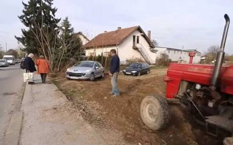 Răzbunarea amuzantă a unui fermier pentru cei care parcau pe terenul lui