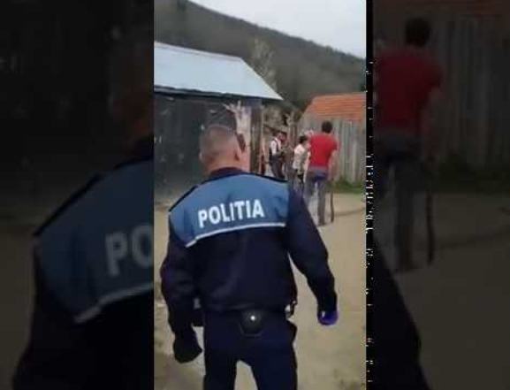 (VIDEO)Bătaie cu bâte de Paște la Brașov!A vrut să-l calce cu mașina Polițiștii au scos pistoalele