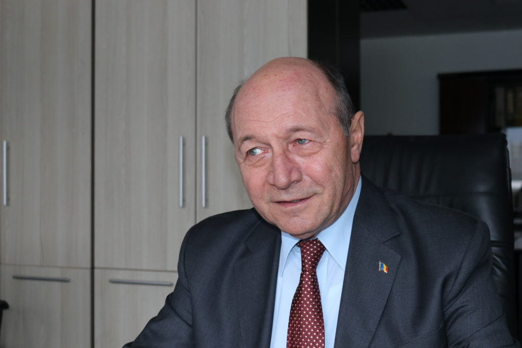 Traian Băsescu avertizează: 15 Mai este prea devreme să relaxaţi măsurile de izolare. Amânați pentru 15 iunie!