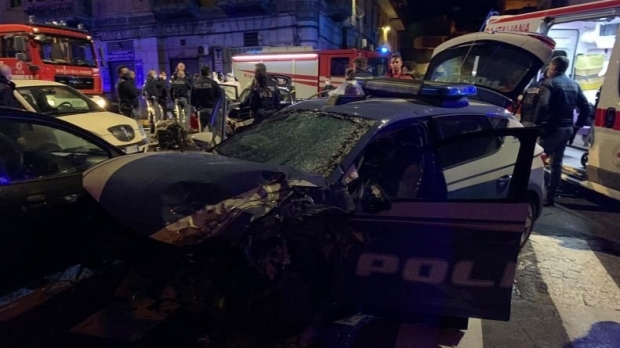 Doi români arestaţi în Italia după ce au omorât un poliţist în timpul unui jaf la o bancă