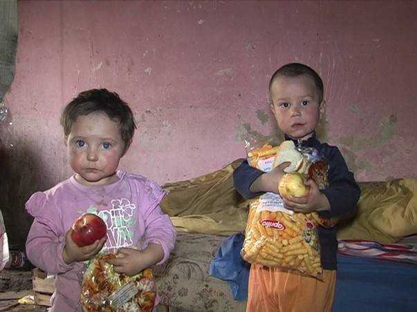 Peste 200.000 de copii din România se culcă flămânzi în fiecare seară. Pentru ei ce facem “dragi” conducatori?