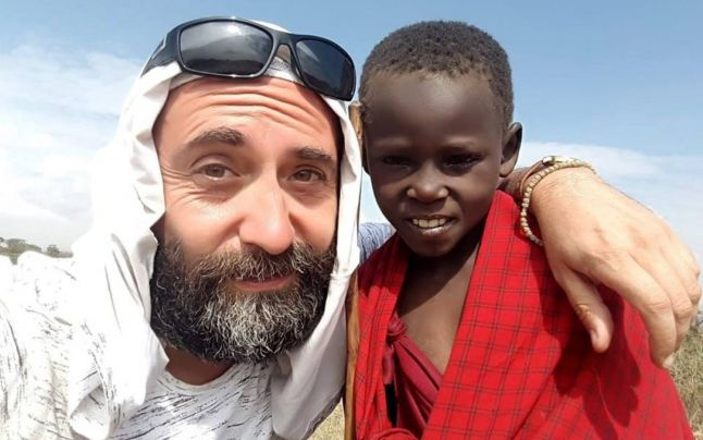Românul care a năşit 15 copii africani: Cu un dolar în România nu pot obţine atâta bucurie câtă pot cumpăra în Africa
