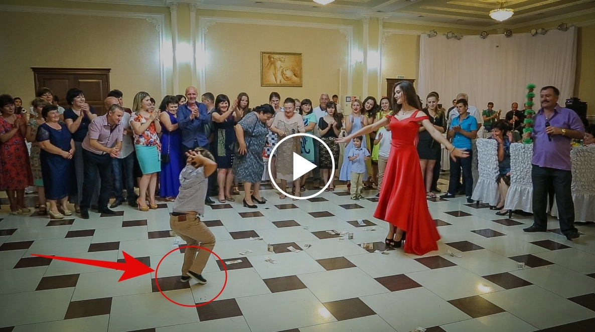 Mama si Fiul ei au Dansat un dans INCREDIBIL de frumos la o NUNTA - VIDEO 