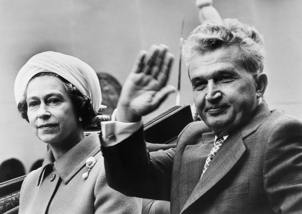 Stiati ca Ceausescu a facut si minuni? Din mâna conducătorului s-au născut bijuteriile României