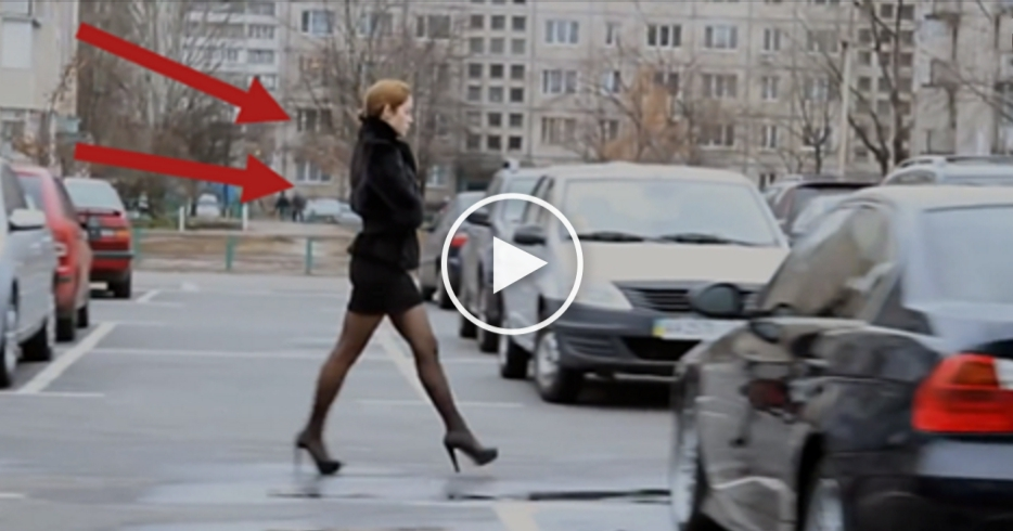 Femeia mergea pe strada.. si deodata vezi ce s-a intamplat cu ea.. O istorie incredibila - vezi VIDEO 
