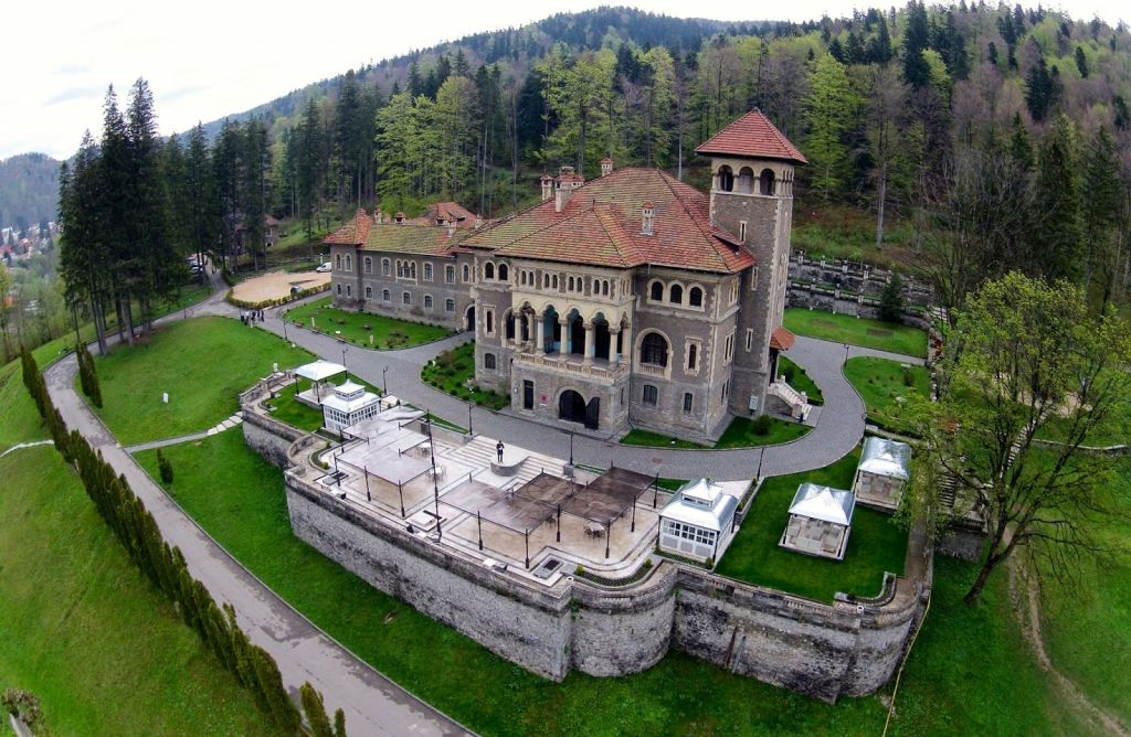 Castelul Cantacuzino, un loc superb din Busteni pe care orice roman trebuie sa il vada!!