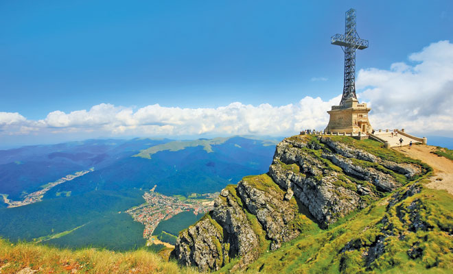 In Romania se afla cea mai inalta cruce care este amplasta pe varful unui munte!! Povestea insa este una emotionanta!